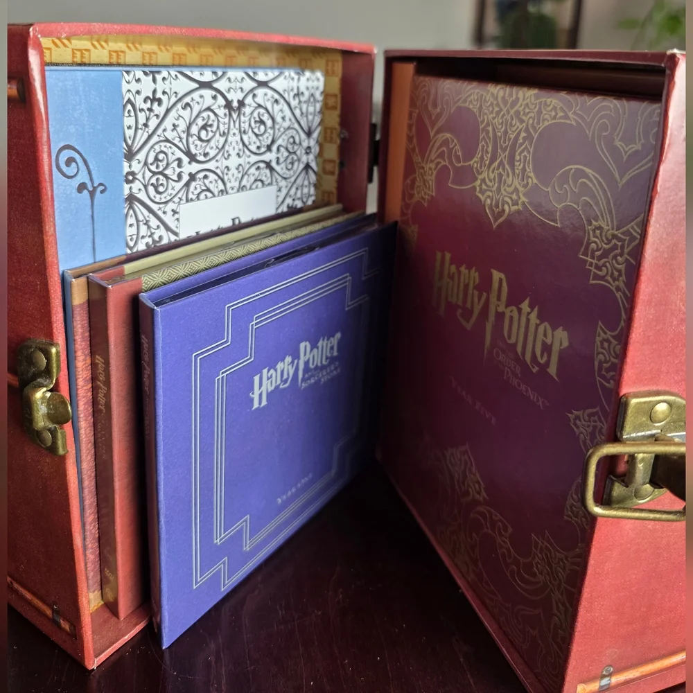 This is a Harry Potter Years 1-5 Limited Edition DVD Gift Set With Trunk - Picture 9 of 10